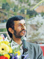 اولین بازدید احمدی نژاد از عسلويه