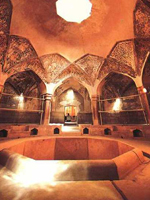 اجرای کمدی در حمام!