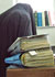 این زنان که در انتقال کالای قاچاق ازقشم به بندرعباس و یا از این شهر به شهرهای دیگر فعال هستند، وضعیت معیشتی مناسبی ندارند.