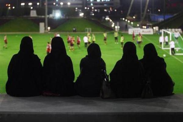 بانوان محجبه قطری تماشاگران ویژه تمرینات بایرن مونیخ